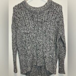 H&M black and white knitted sweater